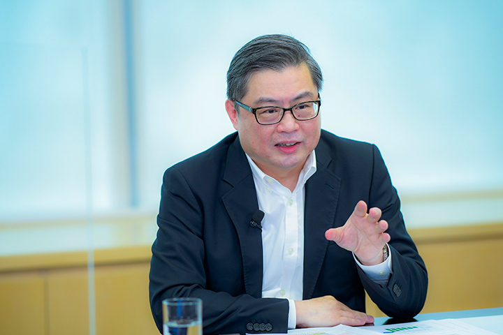 Prof Tam Kar Yan, Dean of Business and Management of the Hong Kong University of Science and Technology, explained the concepts and applications of AI and machine learning.