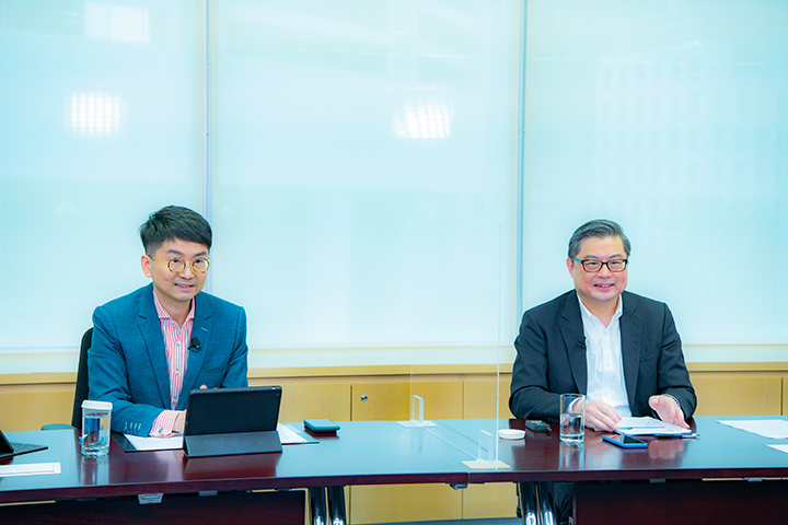 Mr Nelson Chow (left), Chief Fintech Officer of the Hong Kong Monetary Authority moderated the Q&amp;A session with Prof Tam (right).